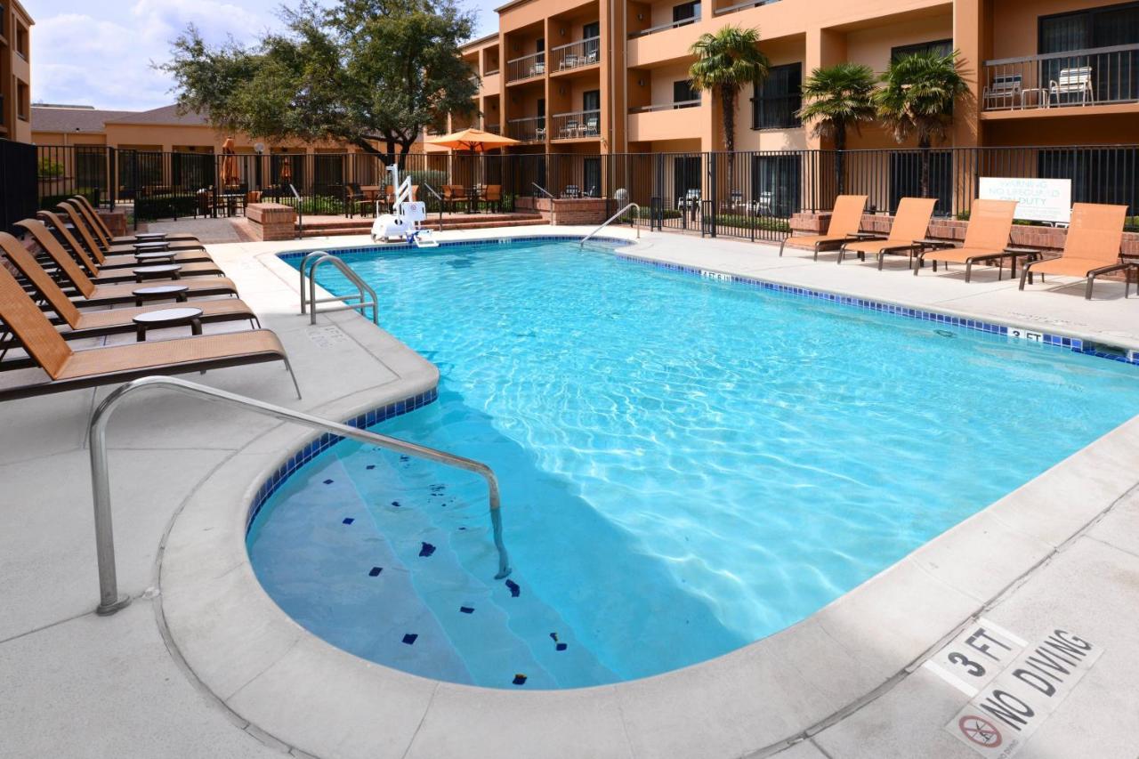 Готель Courtyard By Marriott San Antonio Medical Center Екстер'єр фото