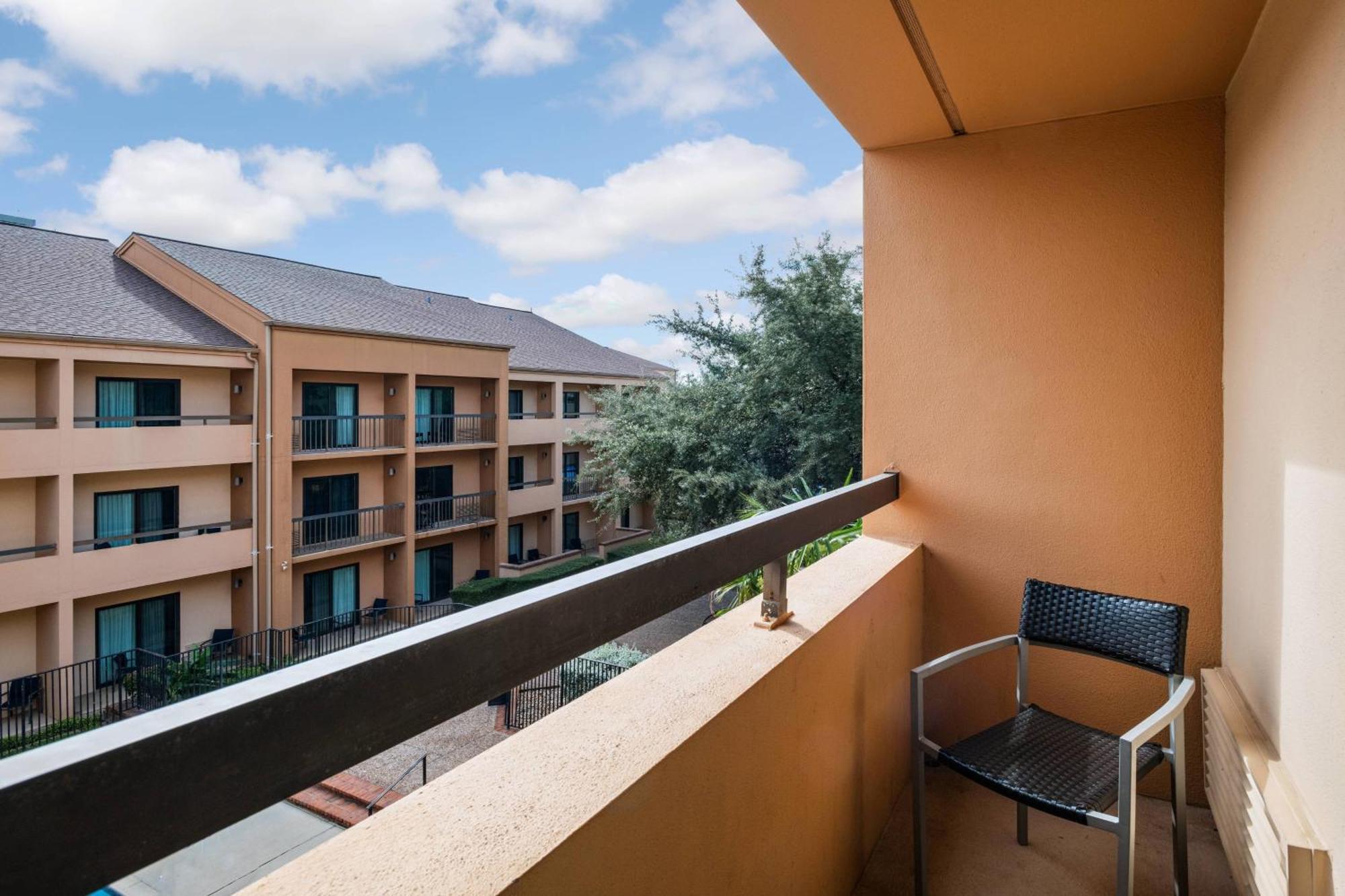Готель Courtyard By Marriott San Antonio Medical Center Екстер'єр фото
